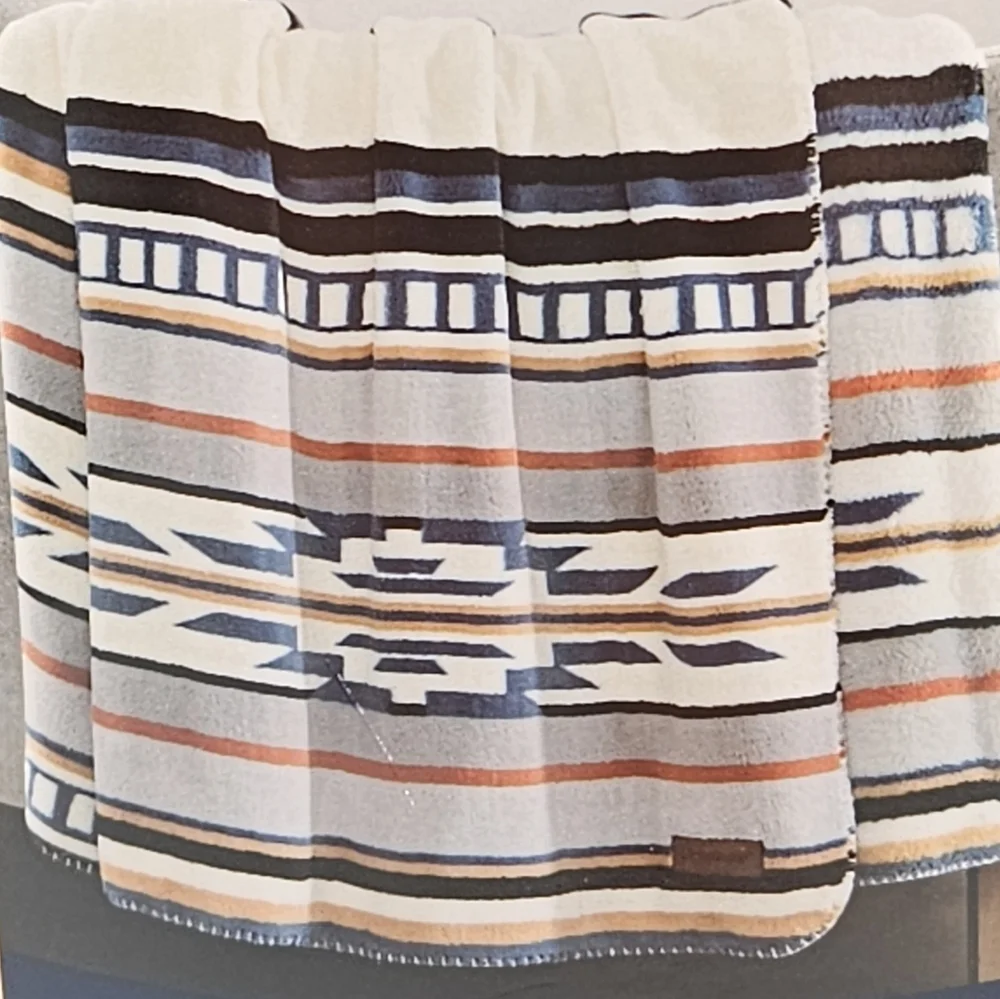 Pendleton aztec boho design fleece throw blanket 50